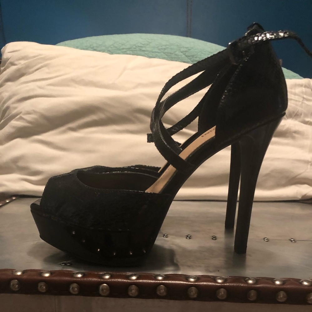 Gianni Bini black heels. Snake like leather.